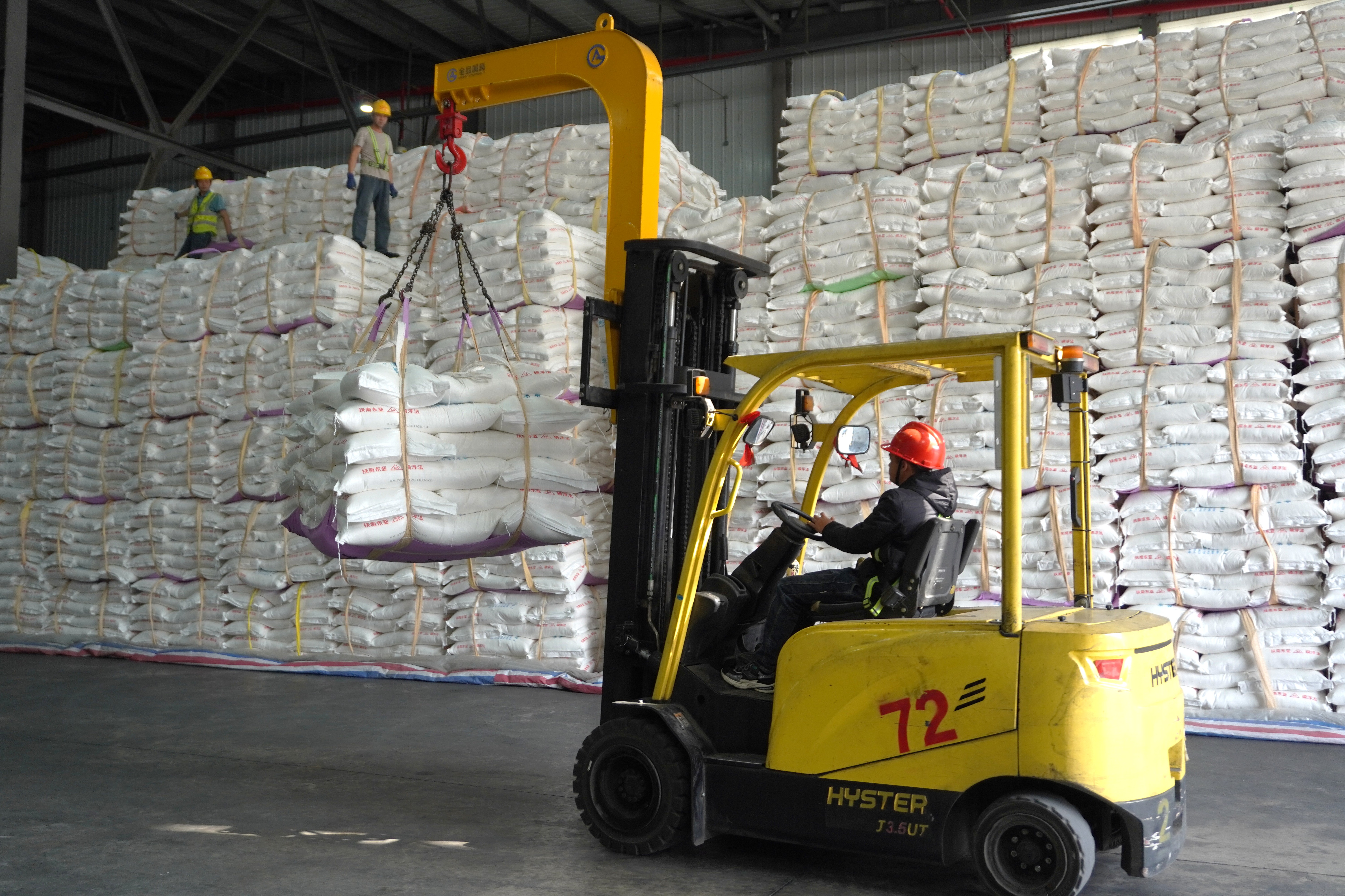 企動(dòng)力 | 崇左市第三方倉(cāng)儲(chǔ)企業(yè)單日作業(yè)量首位！智慧物流公司全力沖刺18萬(wàn)噸滿庫(kù)目標(biāo)